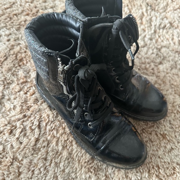 Girls - Picture 4 of 5